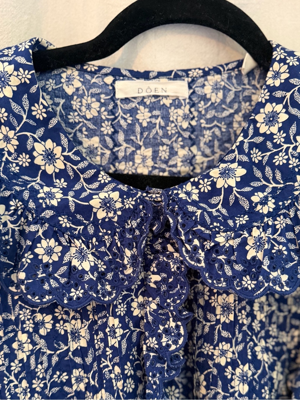Doen “Quincy” Blue Floral Puff-Sleeve Blouse w/Eyelet Collar. Rare! 🎀 - Picture 3 of 6